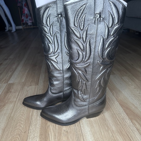 Guess Silver Metallic Western Cowboy Cowgirl Boots Knee High Fashion - Picture 2 of 7